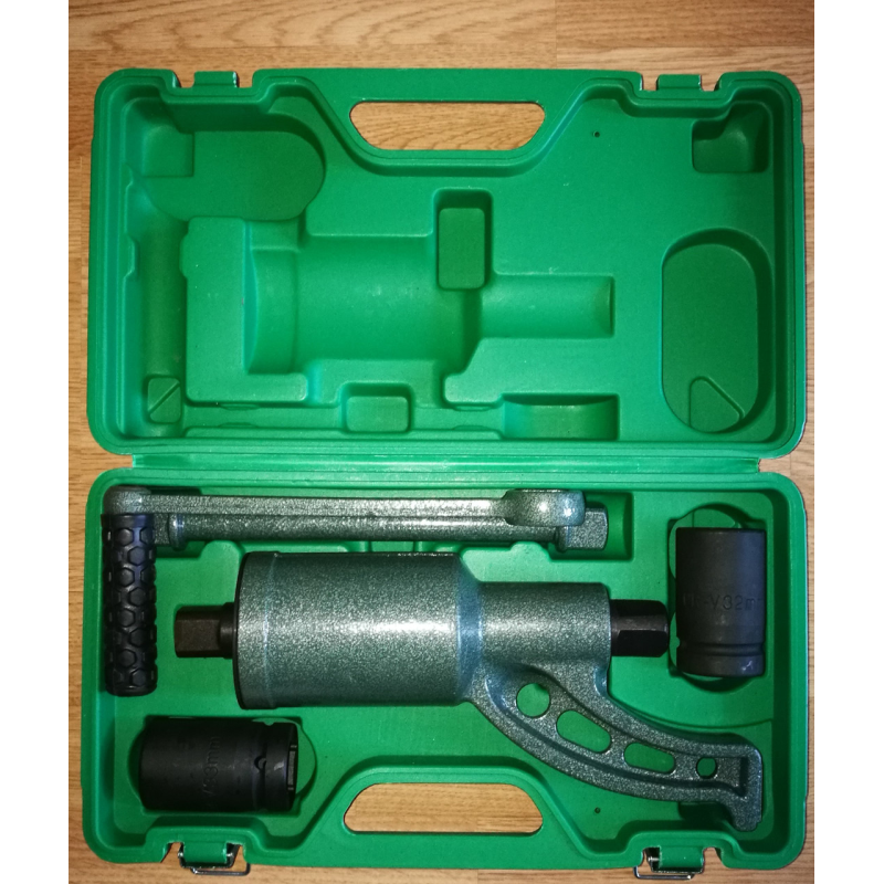 Гайковерт ручний 7200Нм (м“ясорубка) з головками 32,33 у валізі.